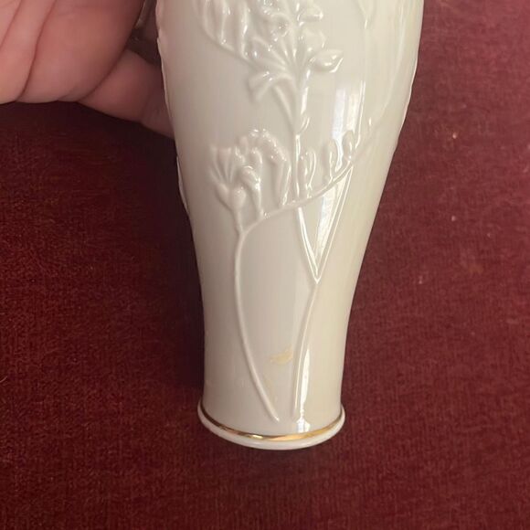 Lenox Special Collection China 7" Bud Vase Iris Design with 24K Gold Trim - Picture 4 of 7